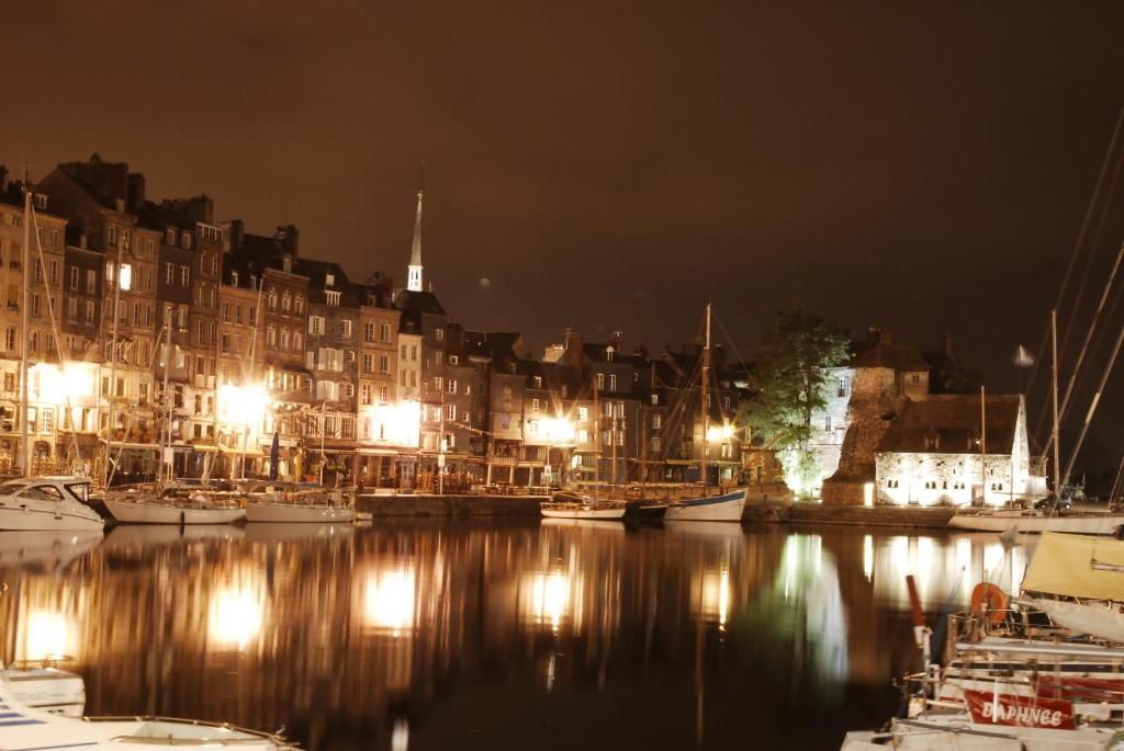 Chez Fifille Appartement Dans Honfleur Parking Prive Exterior photo